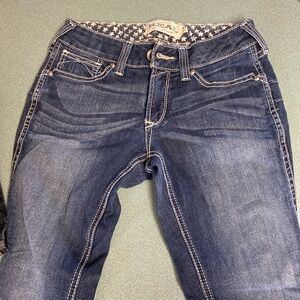 Size 28R Ariat jeans blue like new